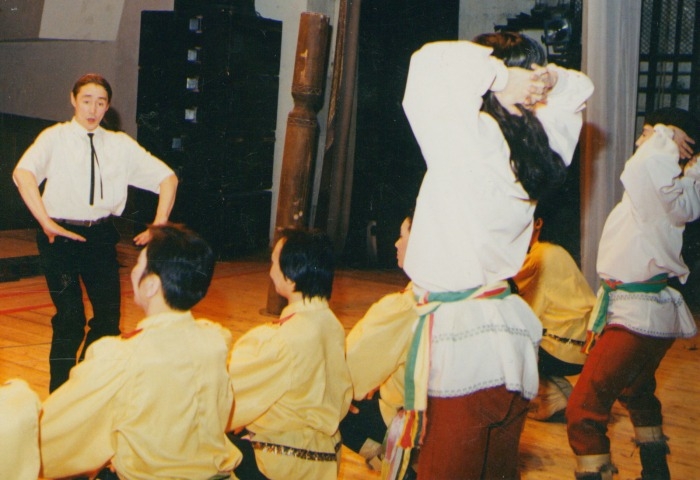 Обложка электронного документа Геннадий Баишев на репетиции якутского танца "Чохчоохой": [фотография]