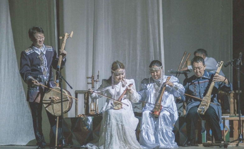 Обложка Электронного документа: Ансамбль традиционной якутской музыки “Кыл Саха”: [фотография]