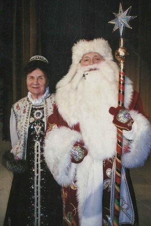 Обложка электронного документа Фаина Авдеева и Дед Мороз на новогоднем спектакле: [фотография]
