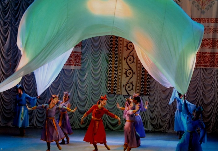 Обложка электронного документа Бурятский танец "Цветок Байкала" в исполнении артистов Государственного ансамбля танца Якутии: [фотография]