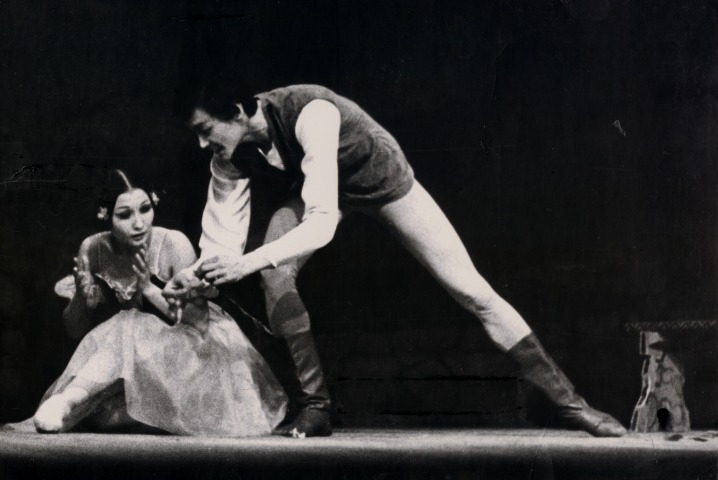 Обложка Электронного документа: Наталья Христофорова и Геннадий Баишев в балете "Жизель": [фотография]
