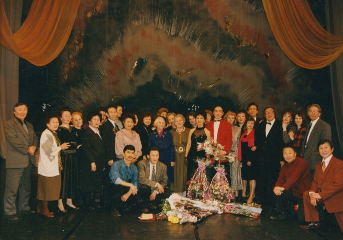 Обложка Электронного документа: Геннадий Баишев с коллегами Государственного театра оперы и балета: [фотография]