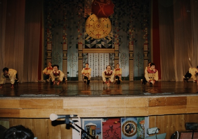 Обложка Электронного документа: Якутский танец "Чохчоохой" в постановке Геннадия Баишева: [фотография]