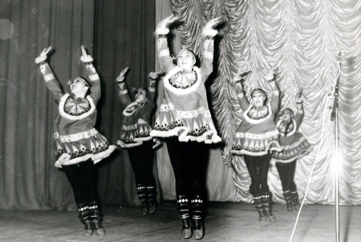 Обложка электронного документа Танец "Ритмы тундры", 1986: [фотография]