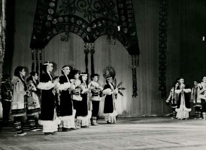Обложка электронного документа 10-летие Государственного ансамбля танца Якутии в ЯГМТ: [фотография]