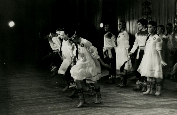 Обложка Электронного документа: Якутский танец “Сайылык” в исполнении артистов Государственного ансамбля танца Якутии: [фотография]