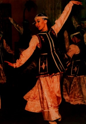 Обложка электронного документа "Кумысный танец" в постановке Геннадия Баишева: [фотография]