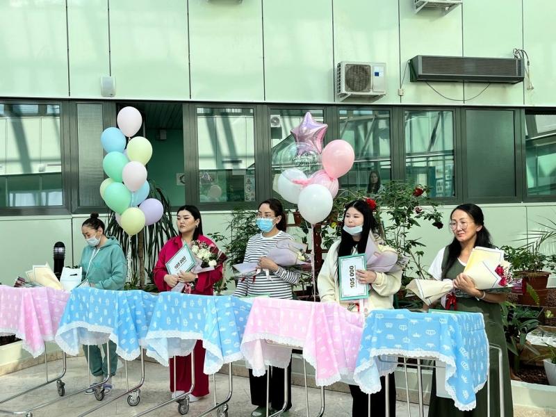 Изображение новости В День защиты детей новорожденные Якутии получили «Книжное приданое»