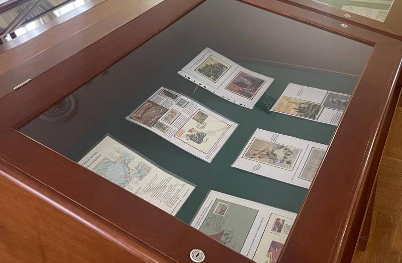 Изображение новости В Национальной библиотеке открылась выставка почетного филателиста России Сергея Кочеводова 